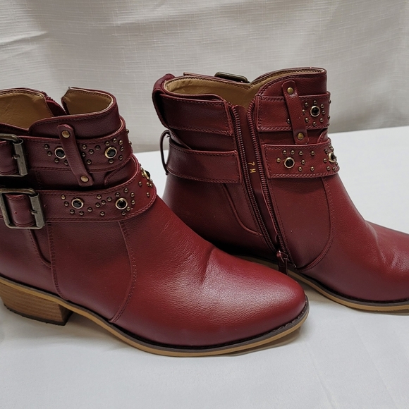 Burgundy ankle boots - Picture 2 of 3